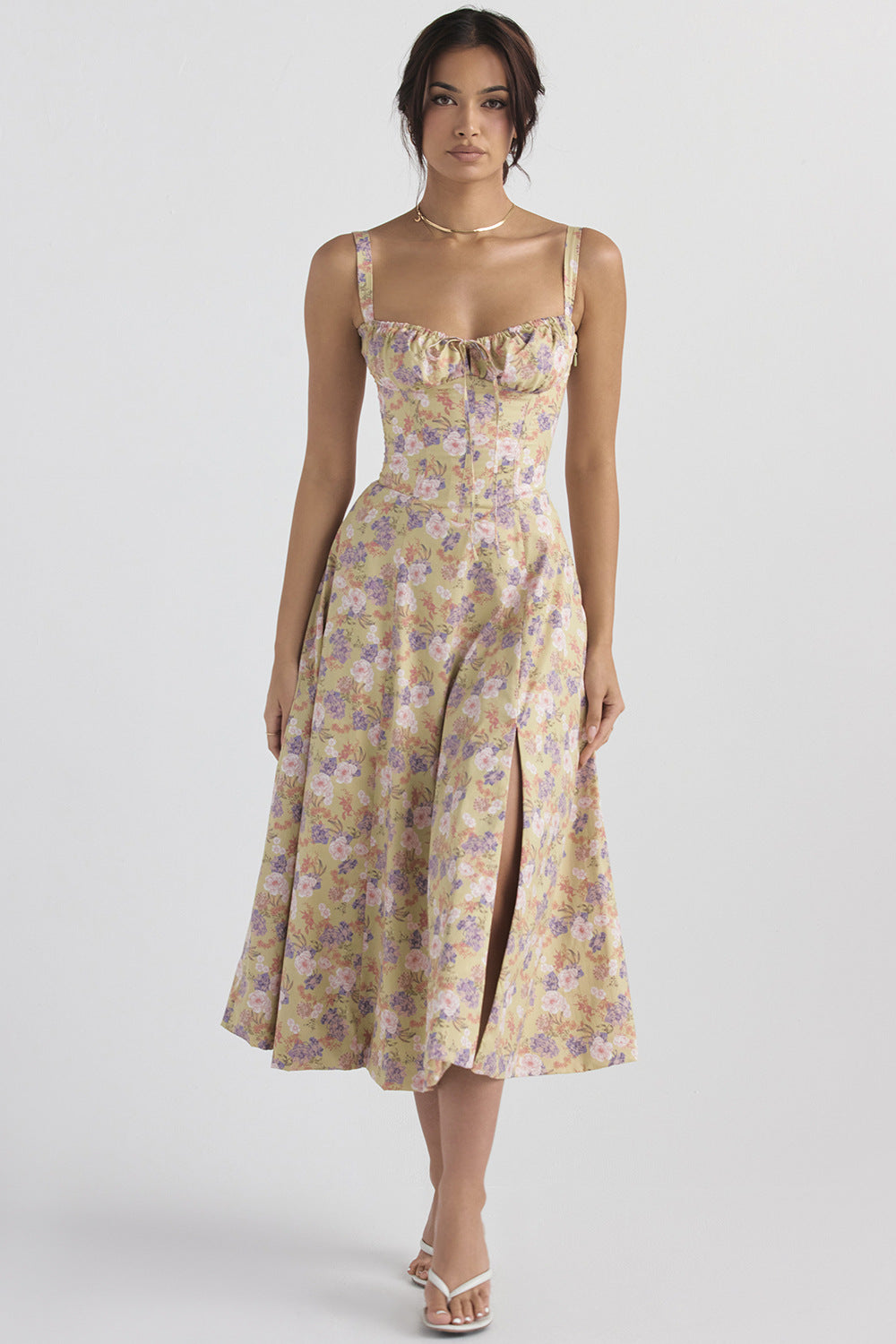 Heidi - Geschnittenes Trägerkleid für Damen mit französischem Flair und verführerischem Hüftschlitz