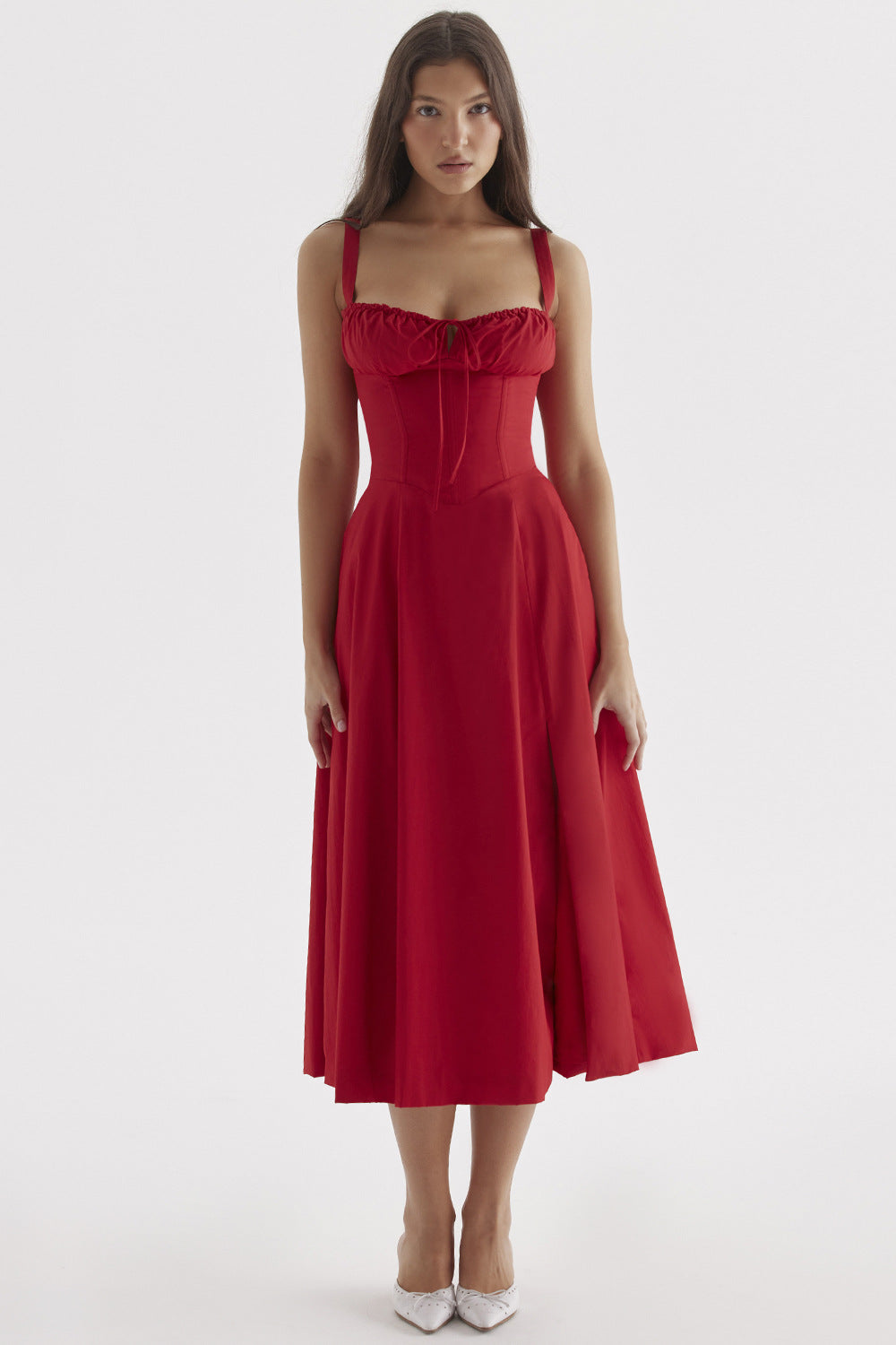 Heidi - Geschnittenes Trägerkleid für Damen mit französischem Flair und verführerischem Hüftschlitz