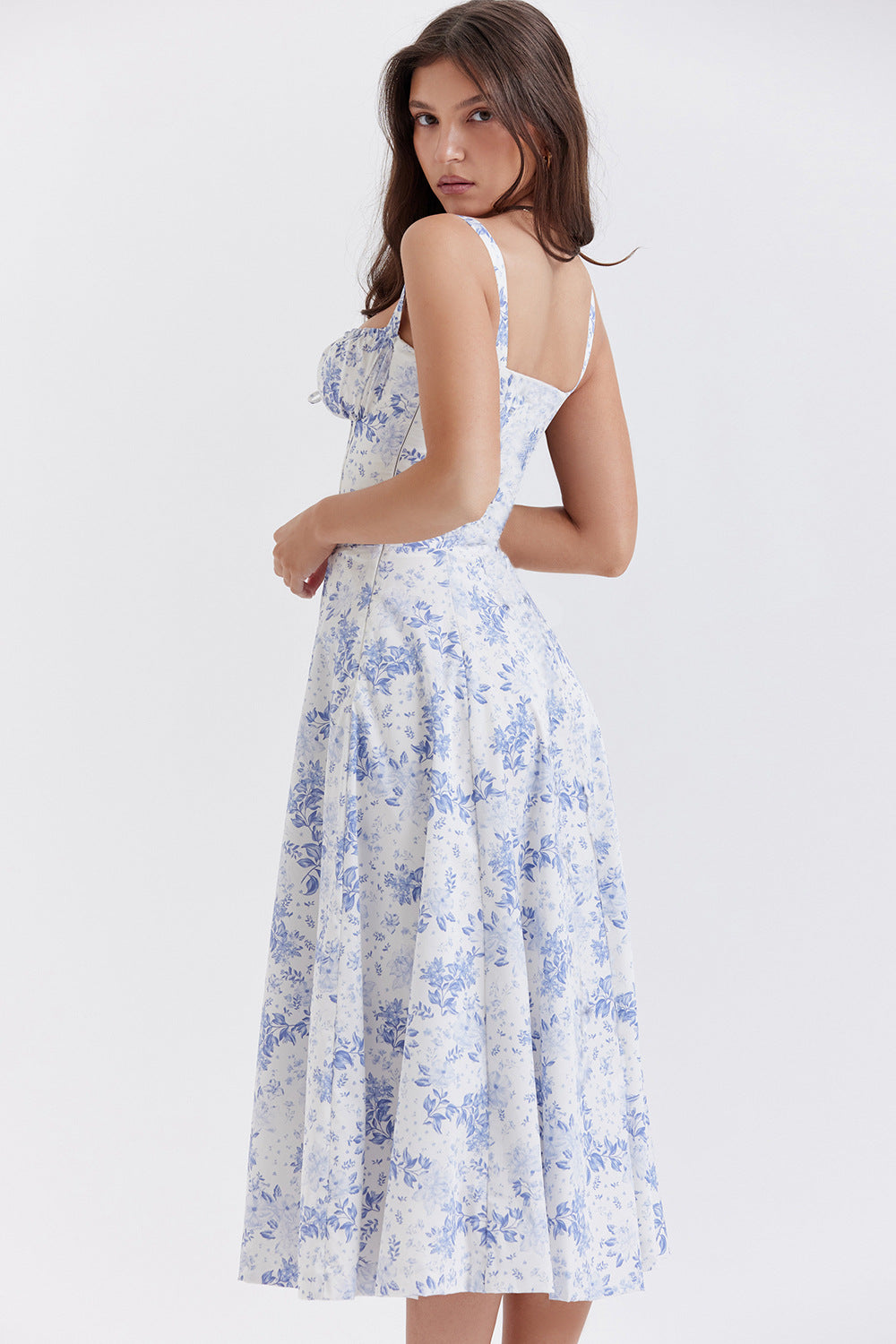 Heidi - Geschnittenes Trägerkleid für Damen mit französischem Flair und verführerischem Hüftschlitz