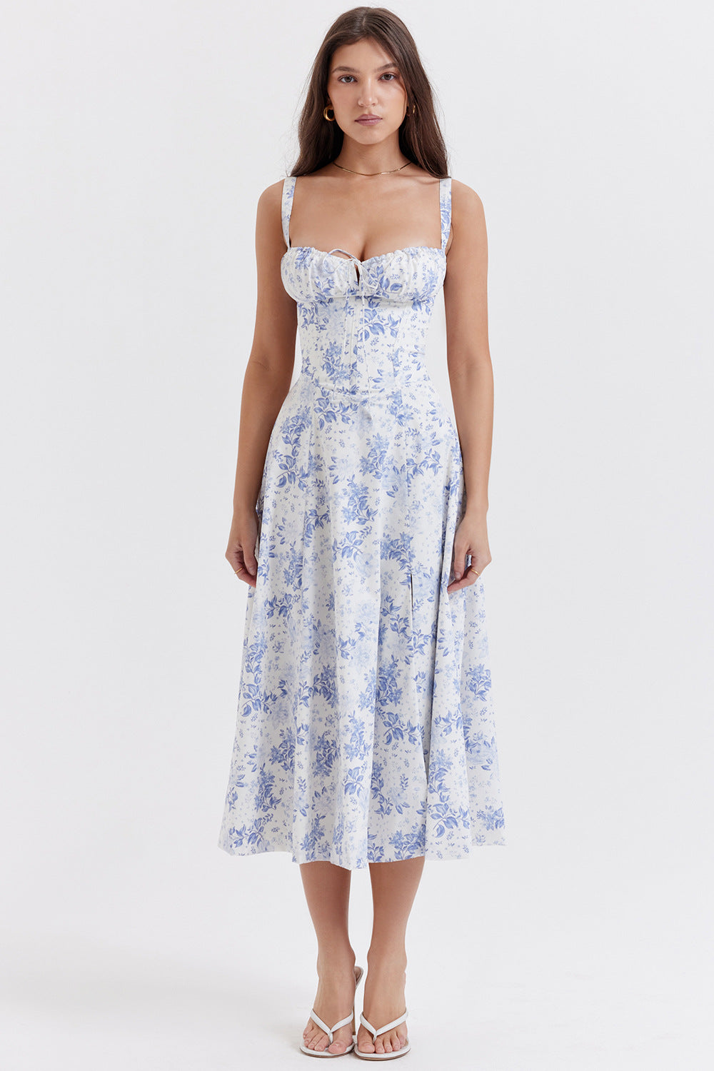 Heidi - Geschnittenes Trägerkleid für Damen mit französischem Flair und verführerischem Hüftschlitz