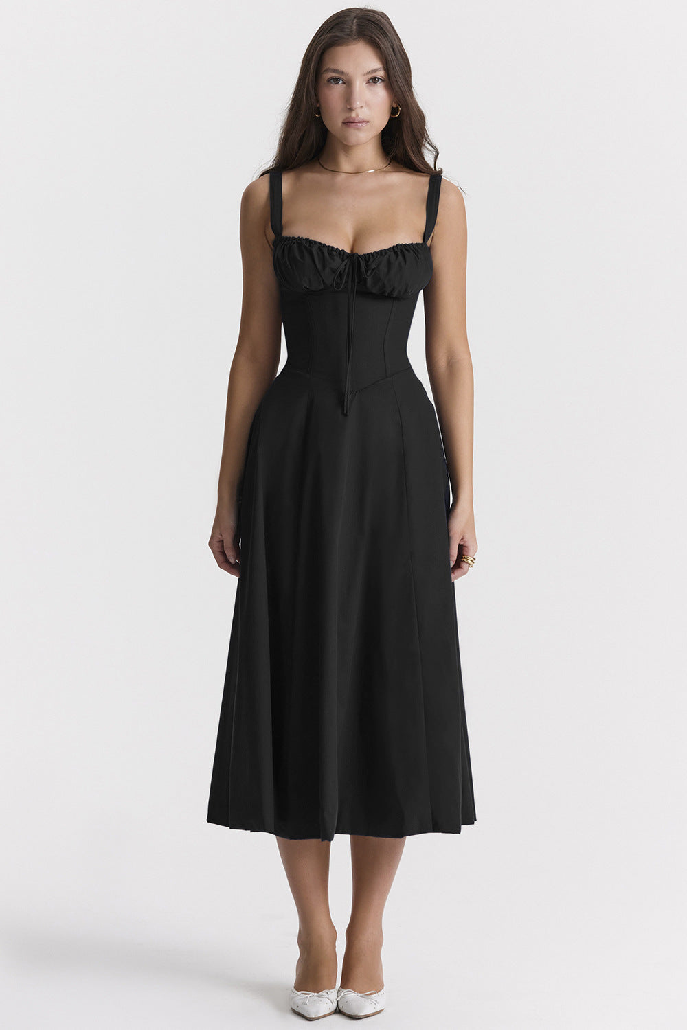 Heidi - Geschnittenes Trägerkleid für Damen mit französischem Flair und verführerischem Hüftschlitz